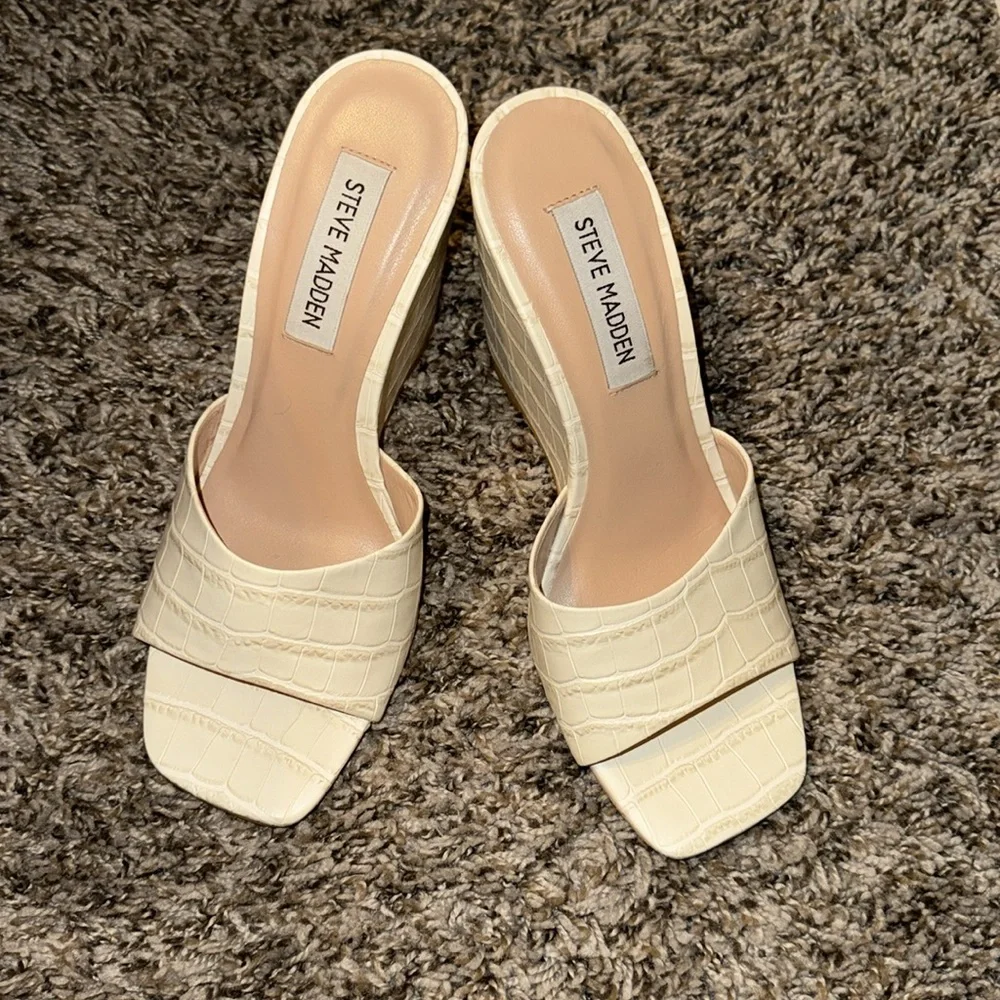 Steve Madden Cream Croc-Embossed Wedge Sandals